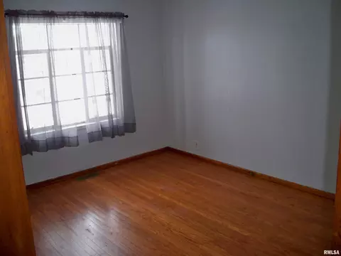 Bedroom - 2700 S State St, Springfield, IL 62704 photo 1 of 3