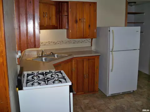 Kitchen - 2700 S State St, Springfield, IL 62704 photo 1 of 2