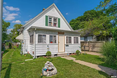 1214 Pekin St, Lincoln, IL 62656