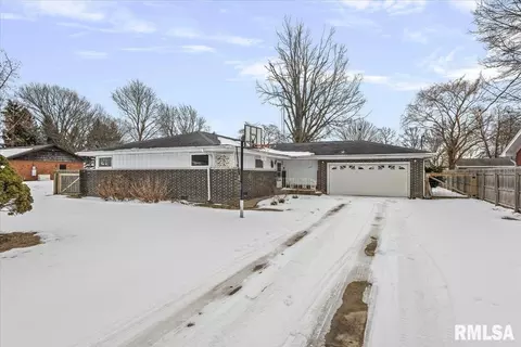 721 E Gibson St, New Berlin, IL 62670