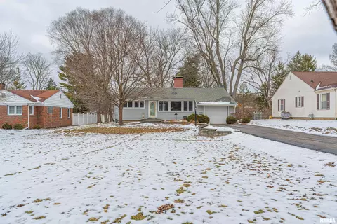 208 11th St, Lincoln, IL 62656