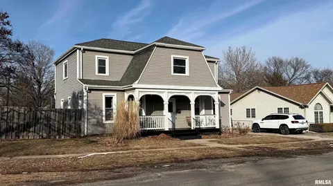 107 E Rutledge Ave, Petersburg, IL 62675