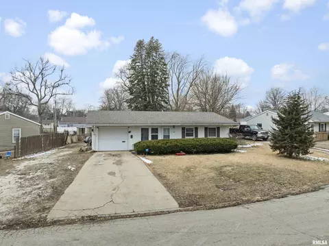 1490 Meadow Dr, Galesburg, IL 61401