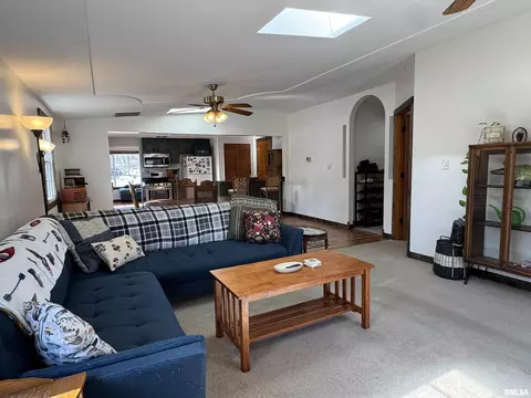 Living - 4140 Selfick Ln, Springfield, IL 62702 photo 8 of 9