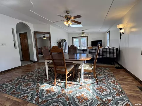 Dining - 4140 Selfick Ln, Springfield, IL 62702 photo 3 of 4