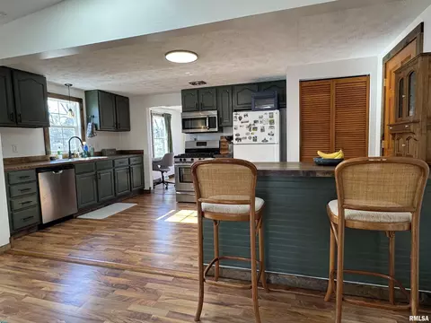 Kitchen - 4140 Selfick Ln, Springfield, IL 62702 photo 1 of 11
