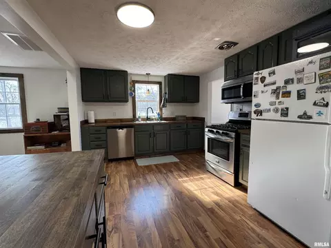 Kitchen - 4140 Selfick Ln, Springfield, IL 62702 photo 11 of 11