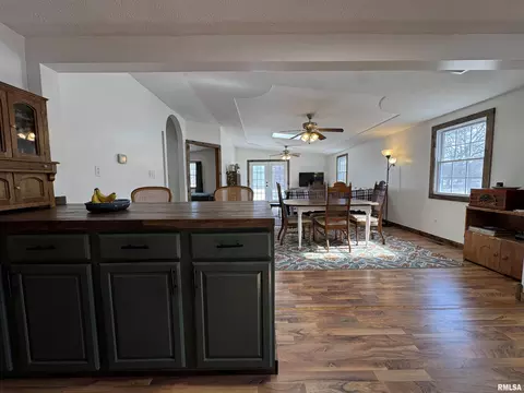 Dining - 4140 Selfick Ln, Springfield, IL 62702 photo 2 of 4