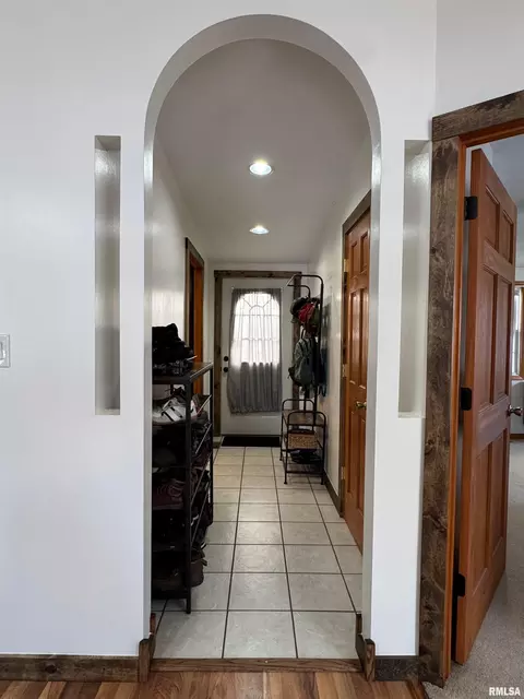 Entry Way - 4140 Selfick Ln, Springfield, IL 62702 photo 2 of 3