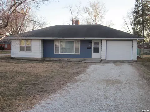 911 E Pine St, Mason City, IL 62664