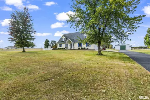 7713 W Outer Rd, Sherman, IL 62684