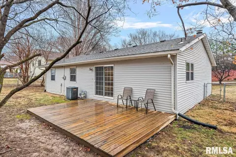 Exterior - 14077 Saint Joseph Rd, Athens, IL 62613 photo 2 of 3