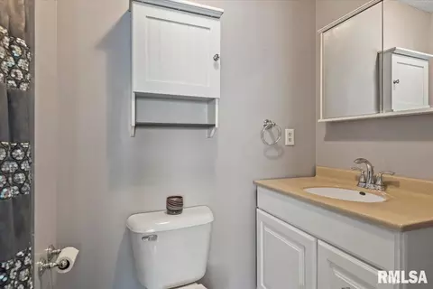 Bath - 14077 Saint Joseph Rd, Athens, IL 62613 photo 2 of 2