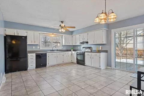 Kitchen - 14077 Saint Joseph Rd, Athens, IL 62613 photo 1 of 2