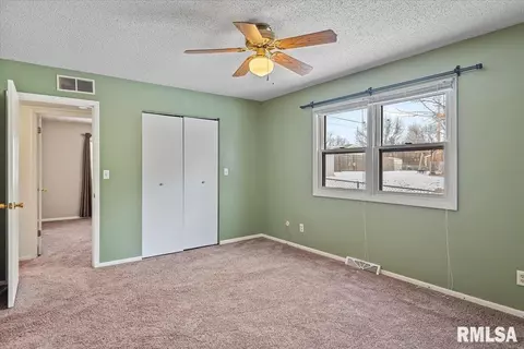 Bedroom - 14077 Saint Joseph Rd, Athens, IL 62613 photo 3 of 7
