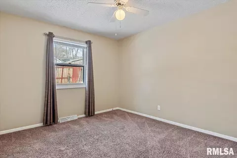 Bedroom - 14077 Saint Joseph Rd, Athens, IL 62613 photo 4 of 7