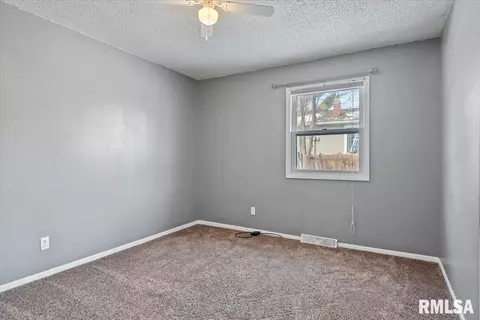 Bedroom - 14077 Saint Joseph Rd, Athens, IL 62613 photo 6 of 7