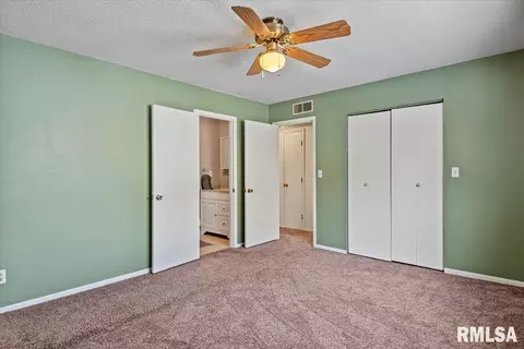Bedroom - 14077 Saint Joseph Rd, Athens, IL 62613 photo 2 of 7