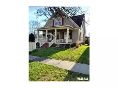 110 S Blair St, Virden, IL 62690