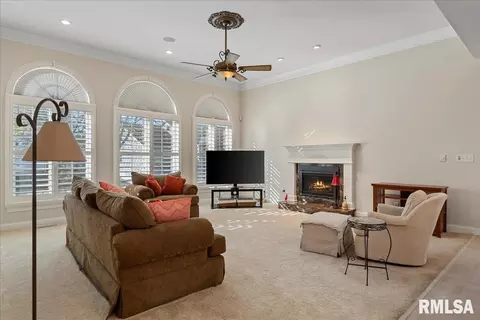 Living - 6209 Mackenzie Pl, Springfield, IL 62711 photo 3 of 5