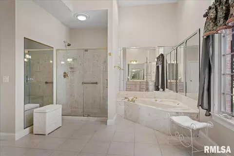 Bath - 6209 Mackenzie Pl, Springfield, IL 62711 photo 4 of 6