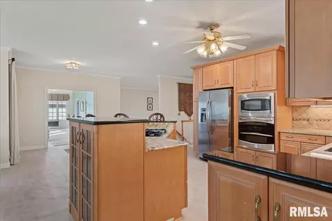 Kitchen - 6209 Mackenzie Pl, Springfield, IL 62711 photo 4 of 5