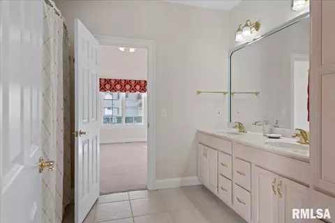 Bath - 6209 Mackenzie Pl, Springfield, IL 62711 photo 5 of 6