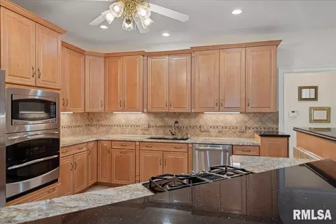 Kitchen - 6209 Mackenzie Pl, Springfield, IL 62711 photo 1 of 5