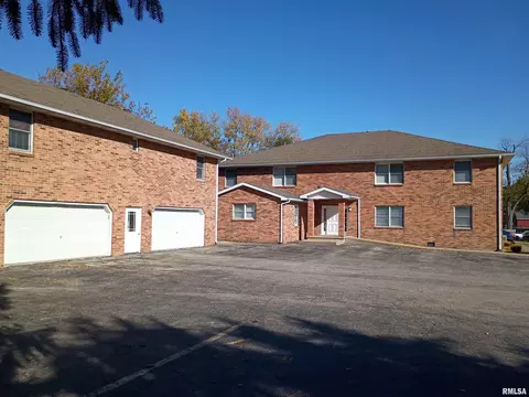 Exterior - 555 Madison St, Riverton, IL 62561 photo 2 of 2