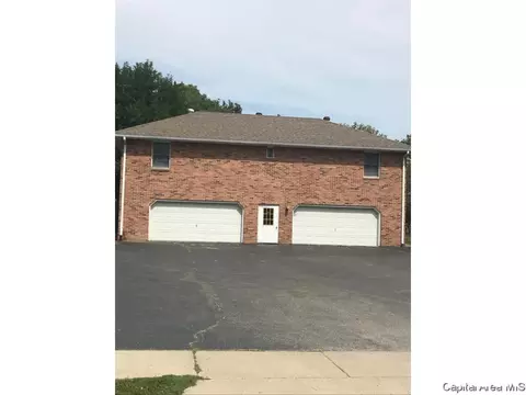 Exterior - 555 Madison St, Riverton, IL 62561 photo 1 of 2