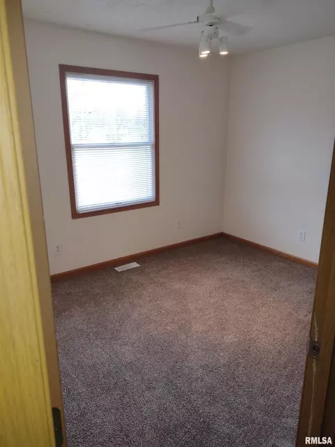 Bedroom - 555 Madison St, Riverton, IL 62561 photo 1 of 3