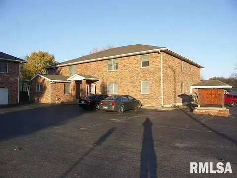 555 Madison St, Riverton, IL 62561