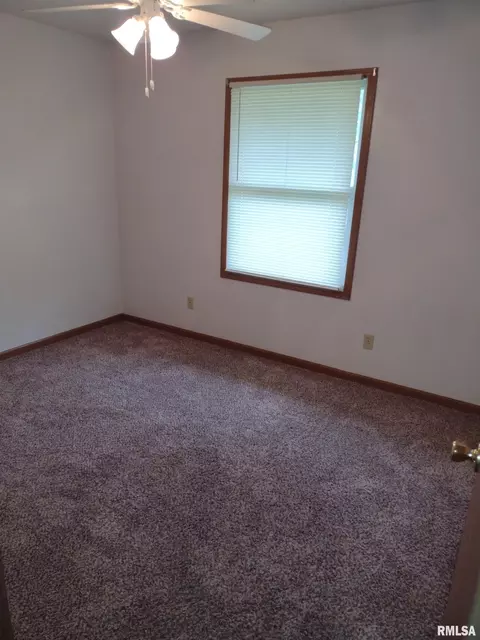 Bedroom - 555 Madison St, Riverton, IL 62561 photo 2 of 3