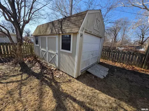 Exterior - 24 Wenzel Ln, Springfield, IL 62702 photo 4 of 6
