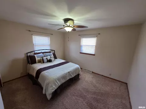 Bedroom - 24 Wenzel Ln, Springfield, IL 62702 photo 4 of 5
