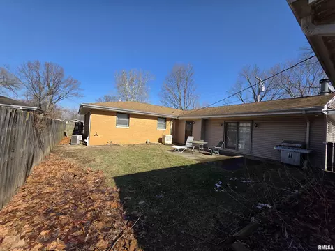 Exterior - 24 Wenzel Ln, Springfield, IL 62702 photo 3 of 6