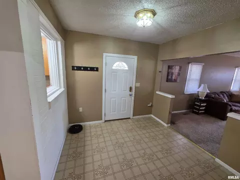 Entry Way - 24 Wenzel Ln, Springfield, IL 62702 photo 1 of 1