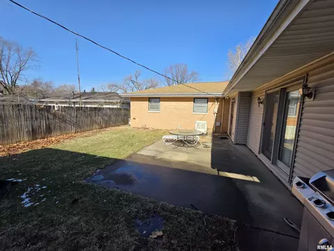 Exterior - 24 Wenzel Ln, Springfield, IL 62702 photo 5 of 6