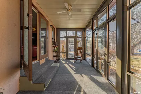 Exterior - 194 Timber Ln, Mount Pulaski, IL 62548 photo 4 of 9