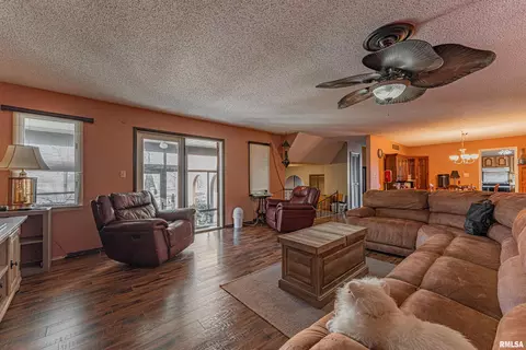 Living - 194 Timber Ln, Mount Pulaski, IL 62548 photo 2 of 2