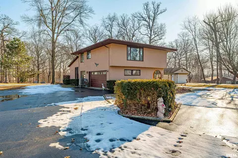 Exterior - 194 Timber Ln, Mount Pulaski, IL 62548 photo 3 of 9