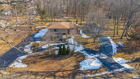 194 Timber Ln, Mount Pulaski, IL 62548