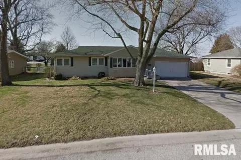 150 Regent Dr, Lincoln, IL 62656