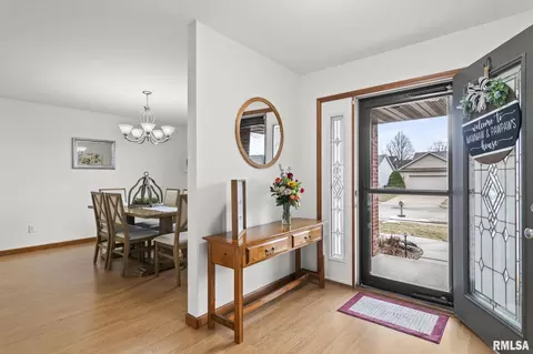 5217 Manhattan Dr, Springfield, IL 62711 photo 4