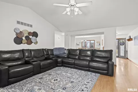5217 Manhattan Dr, Springfield, IL 62711 photo 5