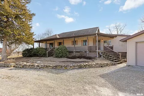 409 N Main St, Payson, IL 62360