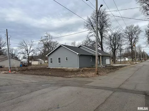 907 N Snodgrass St, Taylorville, IL 62568