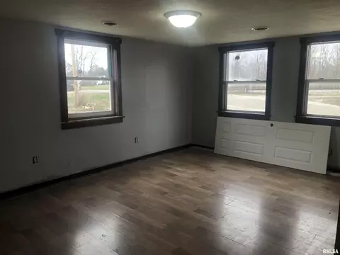Living - 2800 E Keys Ave, Springfield, IL 62702 photo 3 of 3