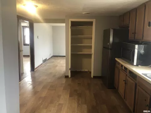 Entry Way - 2800 E Keys Ave, Springfield, IL 62702 photo 1 of 2