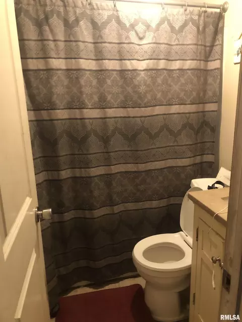 Bath - 1624 N 28th St, Springfield, IL 62702 photo 1 of 1